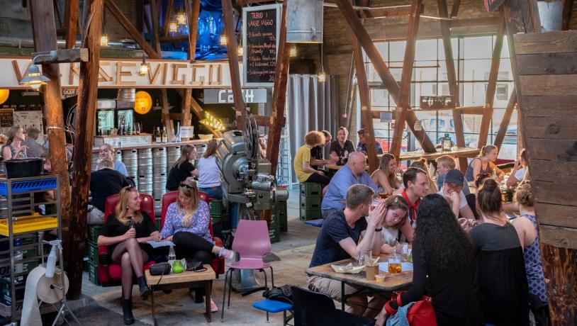 Street Food-Markt "Storms Pakhus" in Odense auf Fünen, Dänemark