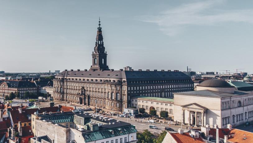 Das Dänische Parlamentgebäude Schloss Christiansborg in der Hauptstadt Kopenhagen