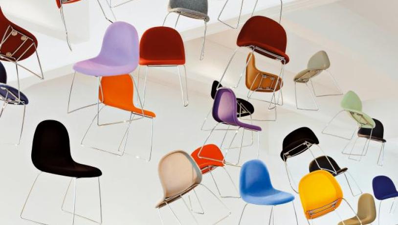 Bunte Designerstühle der dänischen Marke GUBI