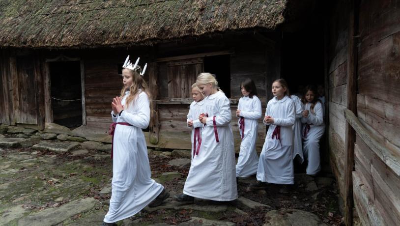 Santa Lucia Parade im Freilichtmuseum in Kongens Lyngby bei Kopenhagen