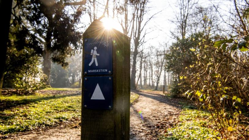 Beschilderung von dem Wanderweg Marschpfad