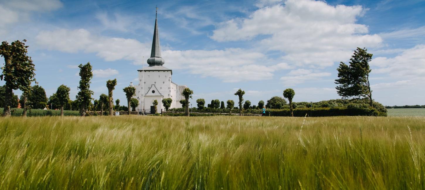 Kirche in idyllischer Natur in Südjütland, Dänemark