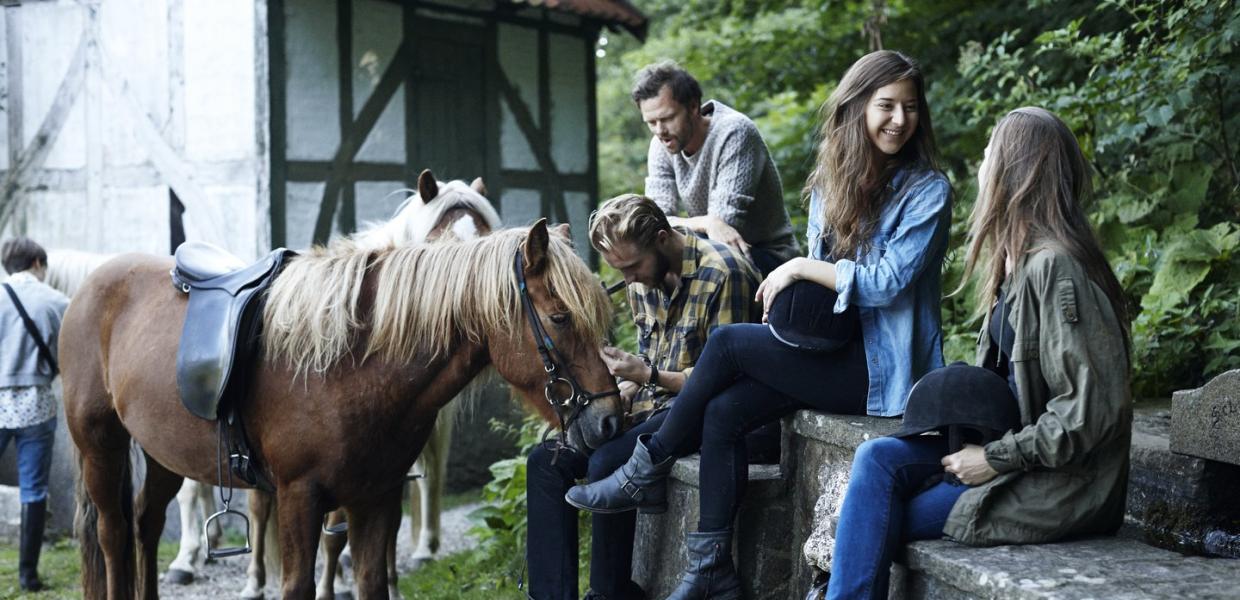 Freunde beim Reiten auf Fünen, Dänemark