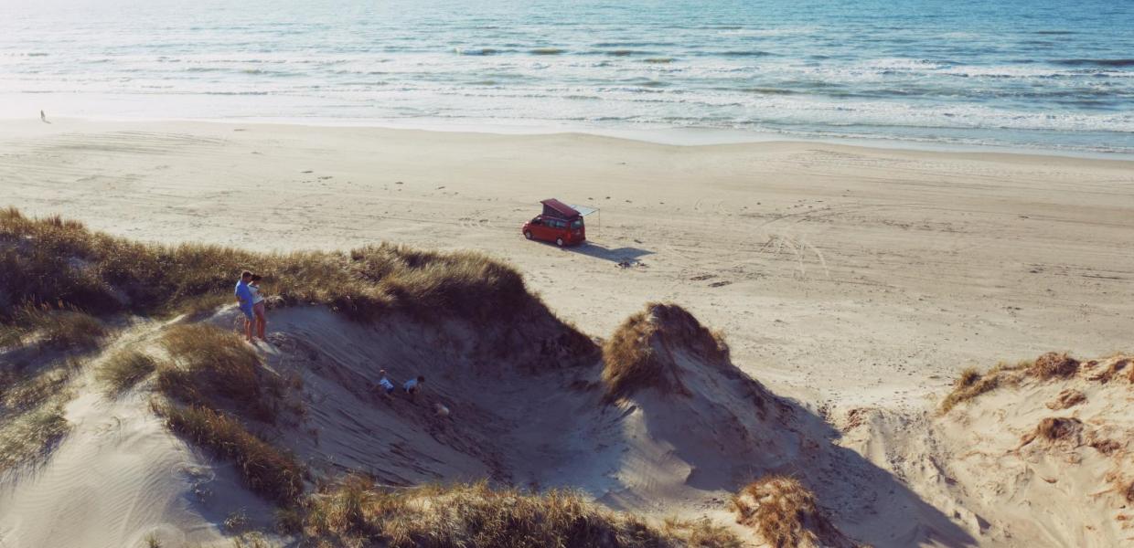 Campingvan am Strand von Dänemark