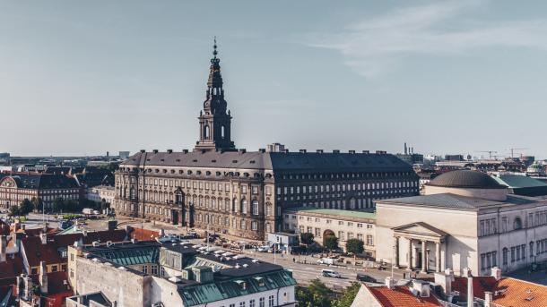 Das Dänische Parlamentgebäude Schloss Christiansborg in der Hauptstadt Kopenhagen