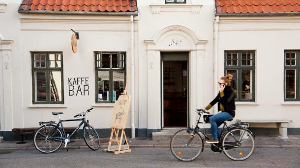 Fahrradfahren im Latinerviertel in Aarhus, Dänemarks zweitgrößter Stadt