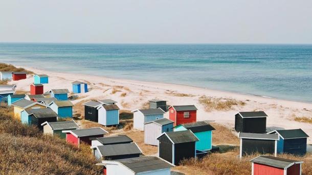 Bunte Strandhütten am Strand von Tisvildeleje