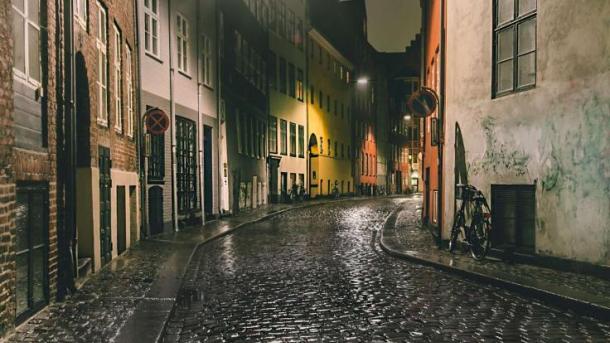 Kopenhagens bekannte Magstræde bei Nacht