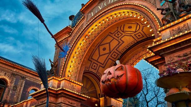 Mysigt läskig Halloween på Tivoli