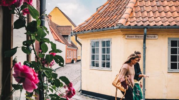 Spaziergang in der Altstadt von Odense auf der dänischen Ostseeinsel Fünen