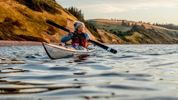 Kayakfahren auf dem Limfjord im dänischen Nordjütland