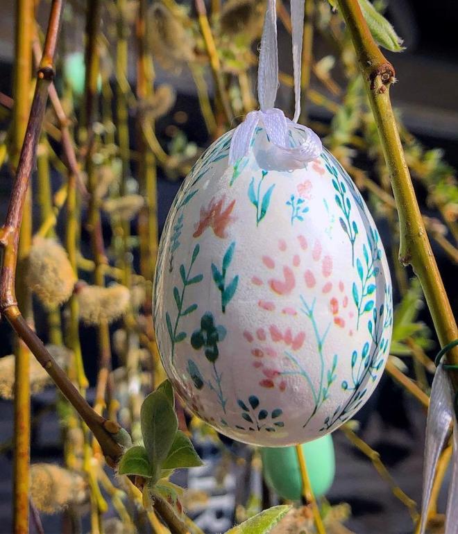 A handpainted easter egg