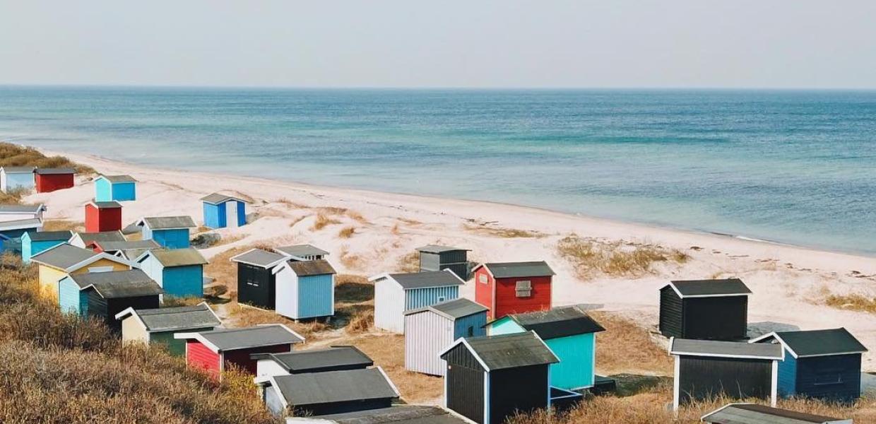 Bunte Strandhütten am Strand von Tisvildeleje