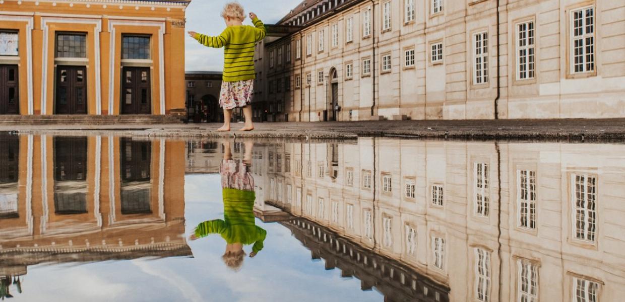 Child in front of Thorvaldsens Museum in Copenhagen