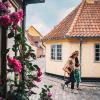 Spaziergang in der Altstadt von Odense auf der dänischen Ostseeinsel Fünen