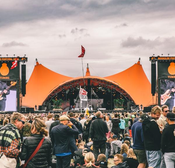 Die einzigartige Hauptbühne, Orange Scene, auf dem Roskilde Festival