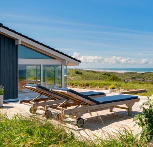 View over the ocean from a summerhouse, Sol og Strand