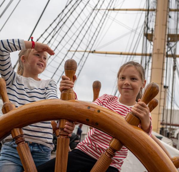 Children on a boat, Fregatten Jylland