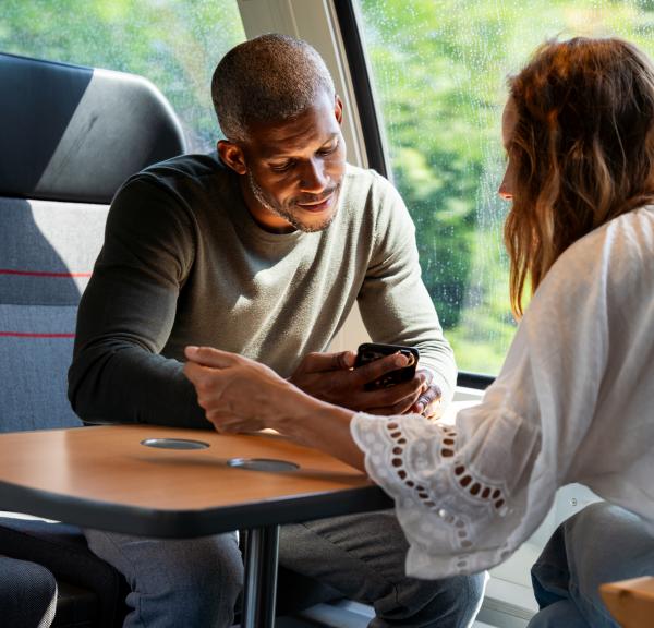 Paar in der Küstbahn zwischen Kopenhagen und Helsingør