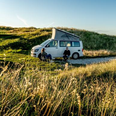 Camper steht in den Dünen bei Hanstholm, Dänemark