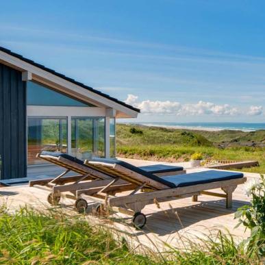 View over the ocean from a summerhouse, Sol og Strand