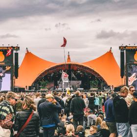 Die einzigartige Hauptbühne, Orange Scene, auf dem Roskilde Festival