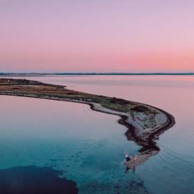 Birkholm øy på Fyn ved solnedgang