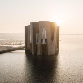 Het Fjordenhus in het Vejle Fjord in Vejle, Denemarken
