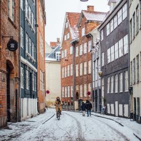 syklister is snøen i gatene i København på vinteren