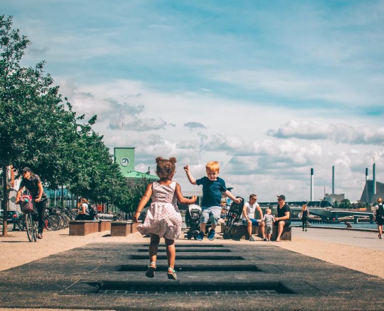 Kinder auf Trampolin, Kopenhagen