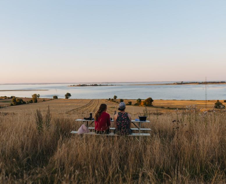 Fahrradfahrer bei einer Rast auf der dänischen Insel Ærø