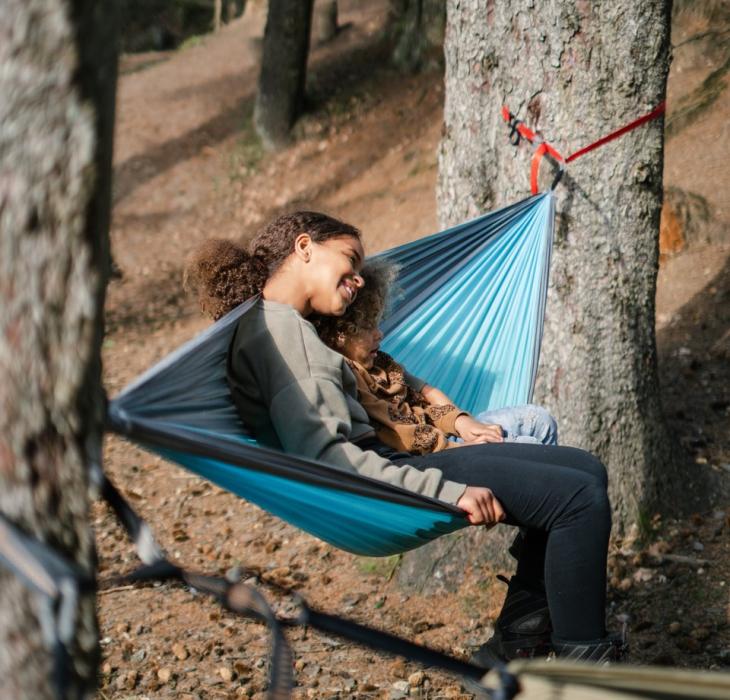 Children in hammock on Momhøje Naturcenter in Jutland